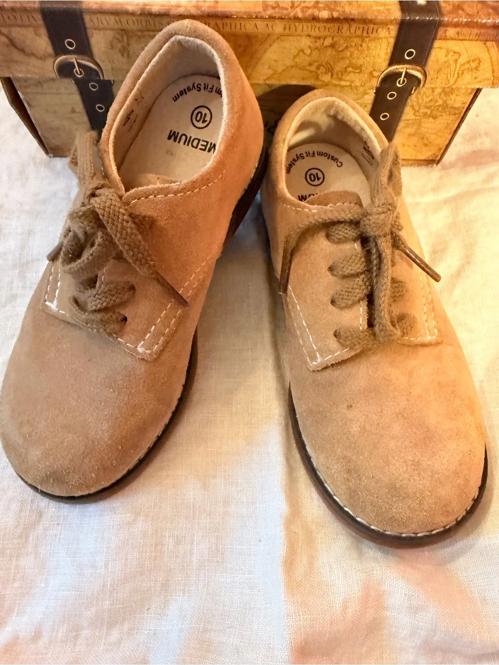 Footmates Kids Tan Suede Lace-Up “Dirty Buck” Dress Shoes